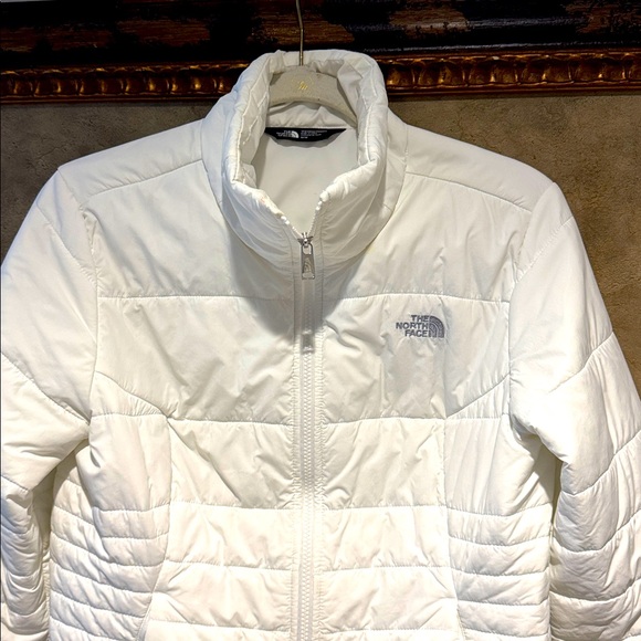 North Face White Puffer Jacket - Picture 2 of 12